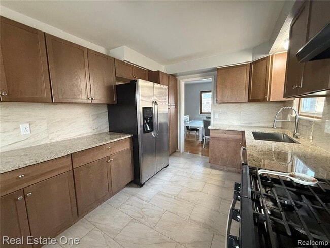 Building Photo - 6845 Plainfield St