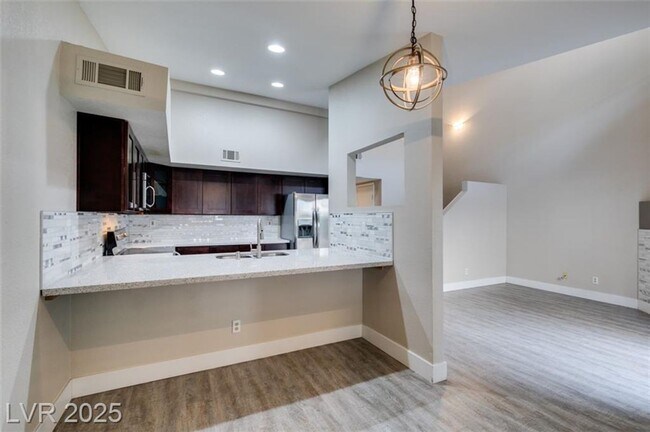 Building Photo - LOCATED IN GATED COMMUNITY JUST MINUTES FR...