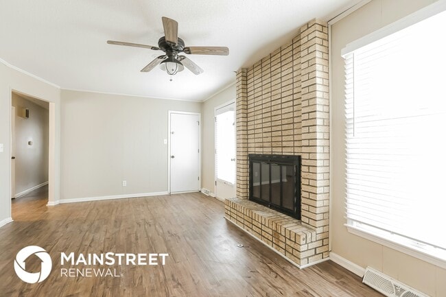 Building Photo - 5820 NW Aspen Ln