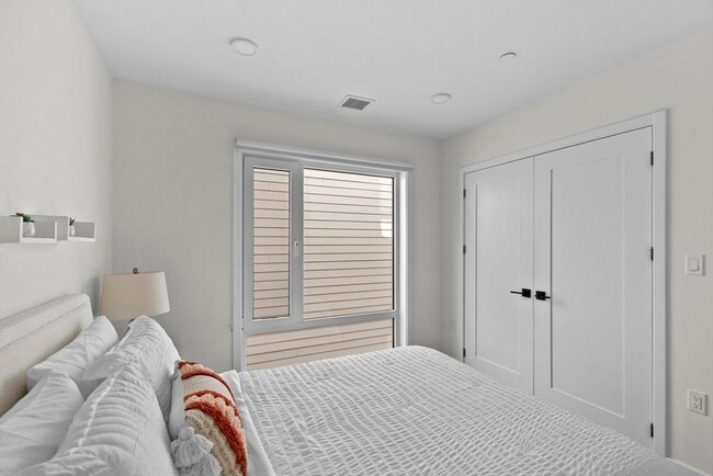 Building Photo - 457 W Broadway