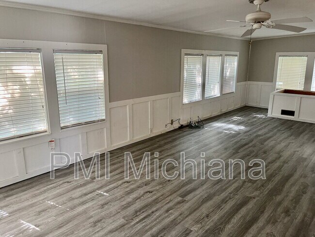 Building Photo - 2405 Woodmont Dr