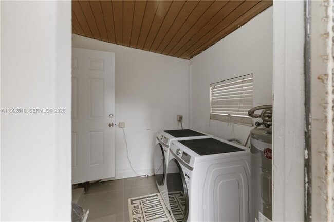 Building Photo - 1425 NW 10th Pl