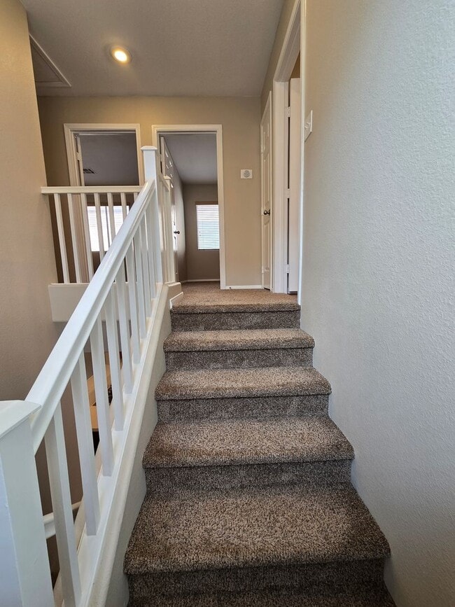 Building Photo - A Stunning 3 Bedroom Home in Henderson