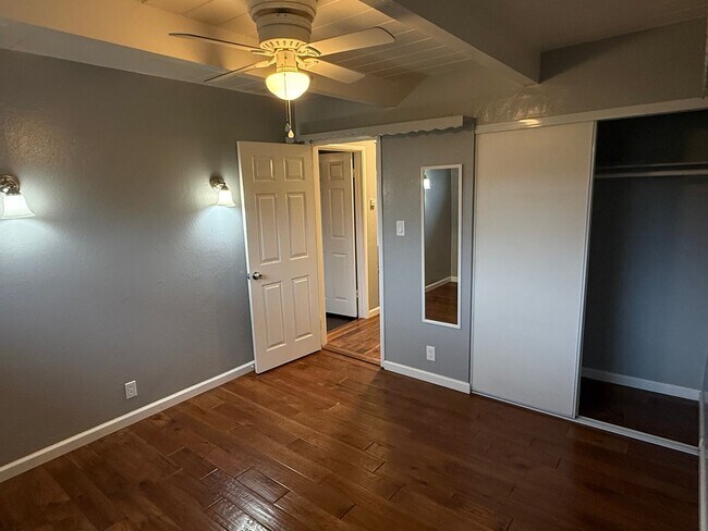 Building Photo - 5300 School St