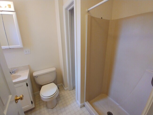 Building Photo - 20 Gibbon St