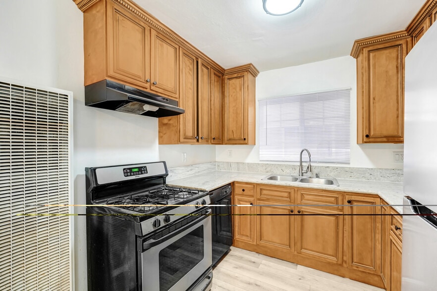 Building Photo - 12056 Culver Blvd