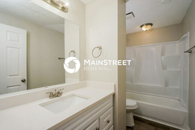 Building Photo - 4 Bedroom Pet-Friendly Home in JEFFERSONVILLE, IN with Main Street Renewal
