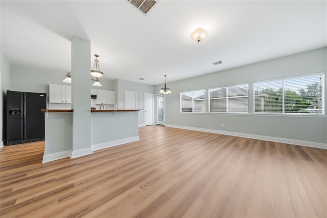 Building Photo - 1613 Palcio Real Dr