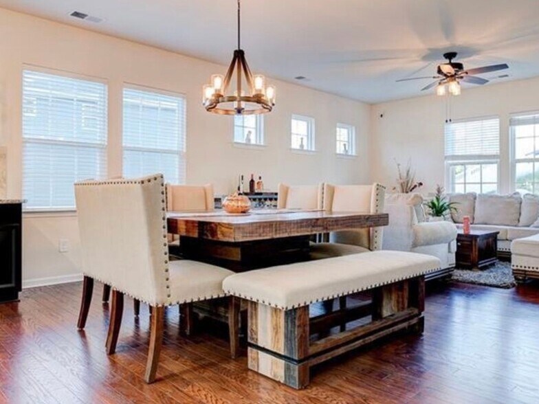 Building Photo - 4107 Hickory View Dr