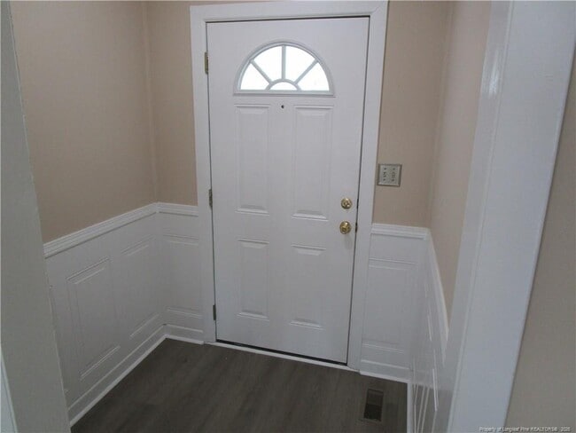 Building Photo - 2120 Lothbury Dr