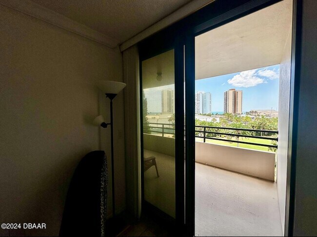 Building Photo - 1 Oceans W Blvd