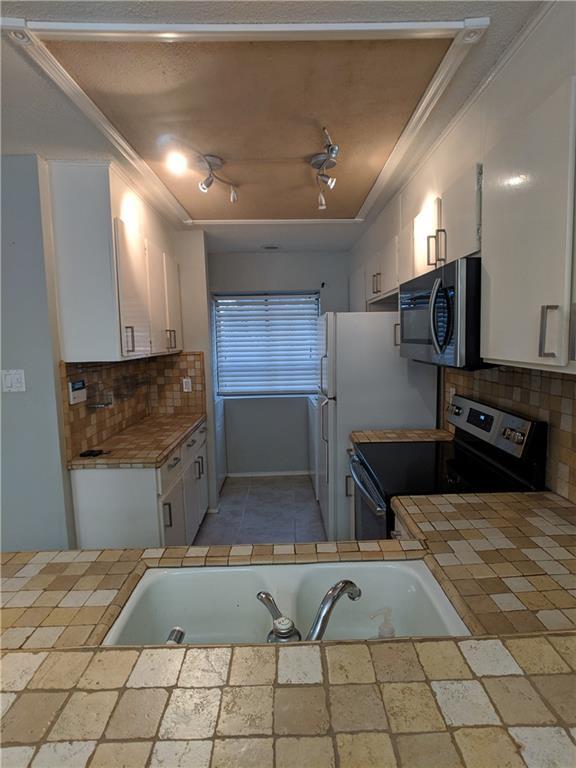 Building Photo - 7122 Wood Hollow Dr