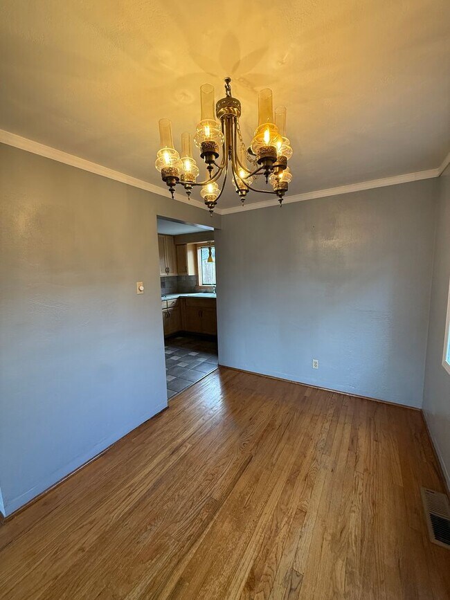 Building Photo - Spacious 4-Bedroom Home in the Heart of Midtown