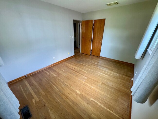 Building Photo - 3 Bedroom - Upper Arlington