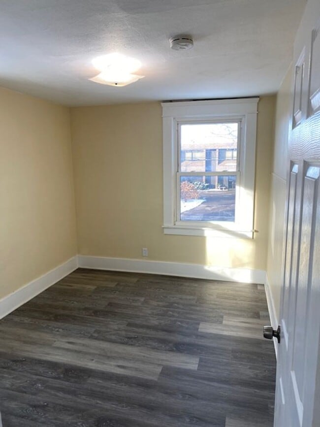 Building Photo - Spacious and beautifully remodeled 5 bed 2 bathroom home