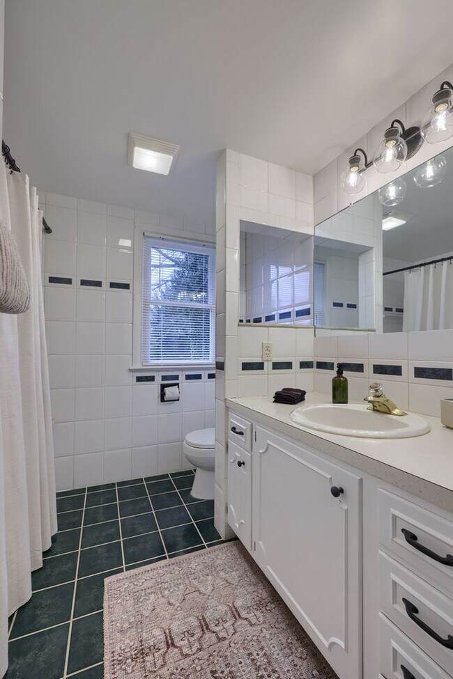 Building Photo - Spacious Rambling Rancher in Quarryville | Beautiful