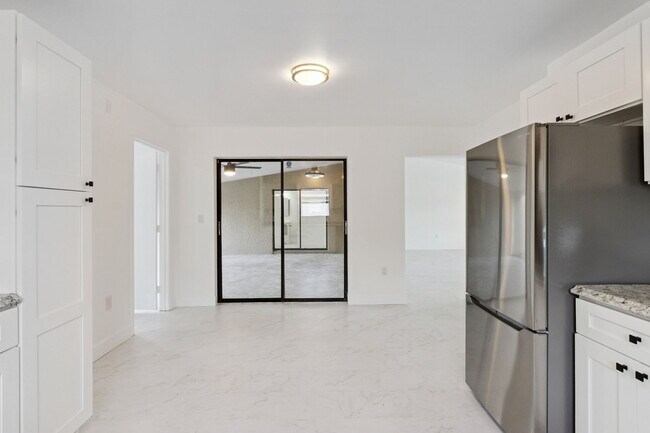 Building Photo - 527 Glade Ct