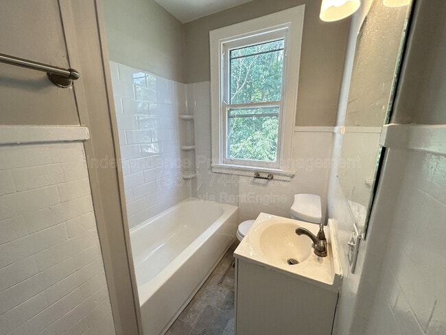 Building Photo - 5563 Bosworth Pl