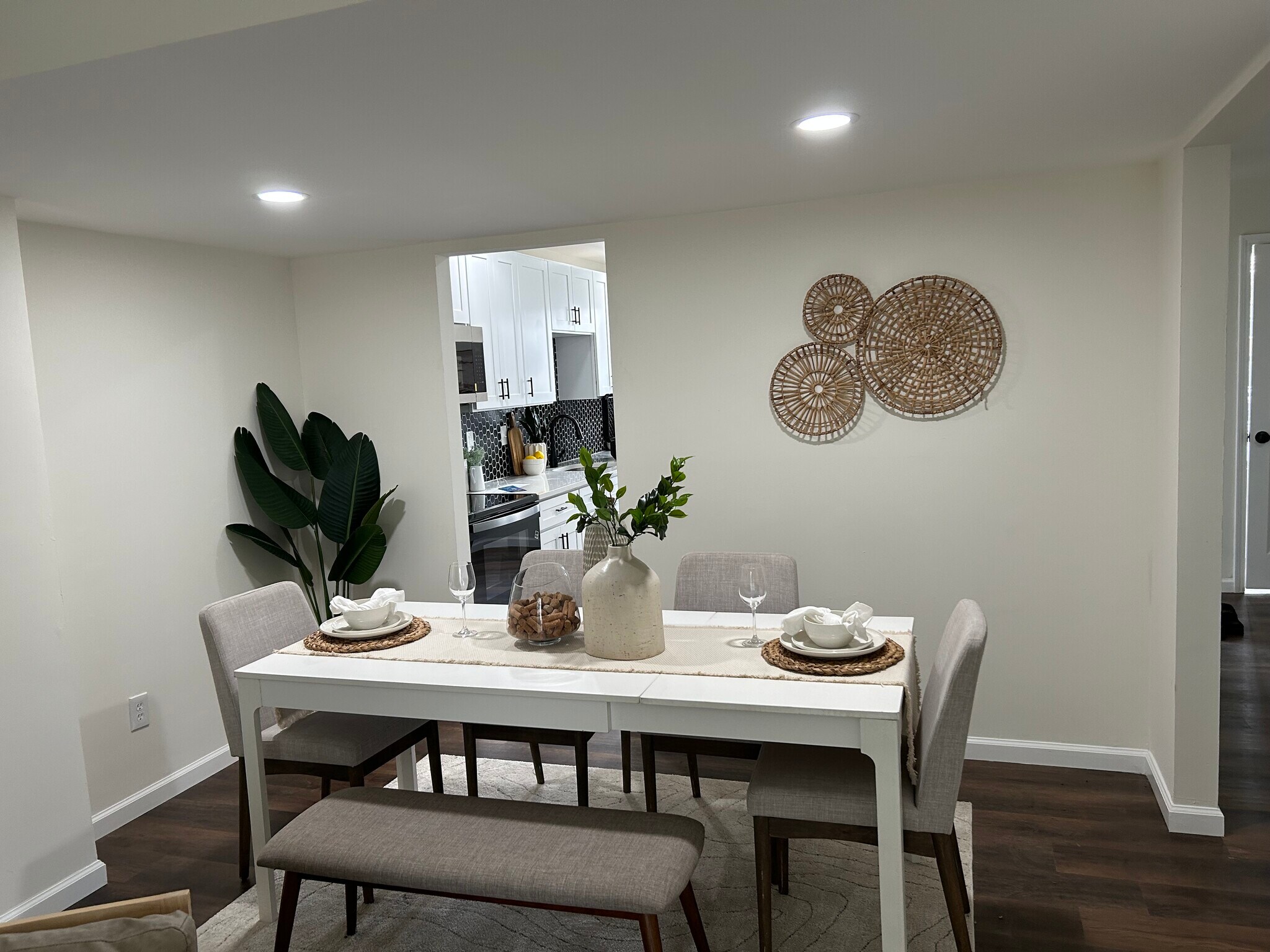 Building Photo - 196 Key Pky