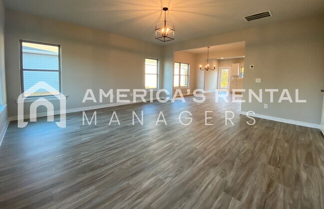 Building Photo - Home for Rent in Weaver AL. Available to V...