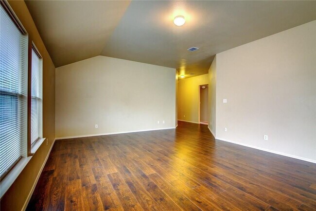 Building Photo - 4 Bedroom, 2 Bath Home in Fort Worth!