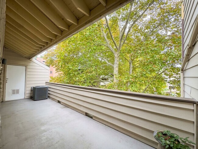 Building Photo - 15 Suntop Ct