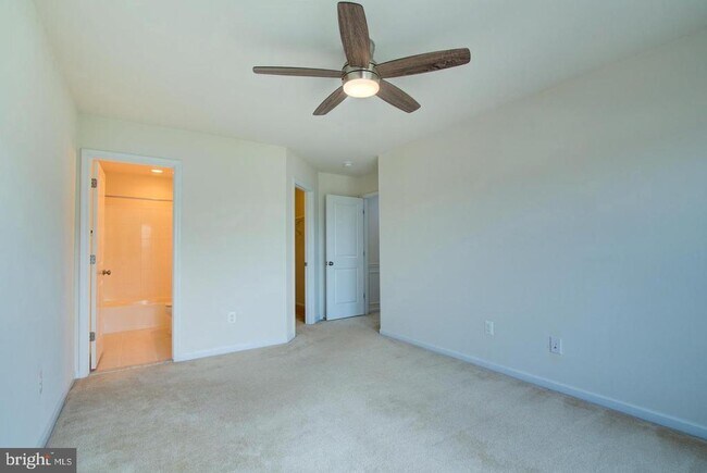 Building Photo - 42262 Knotty Oak Terrace