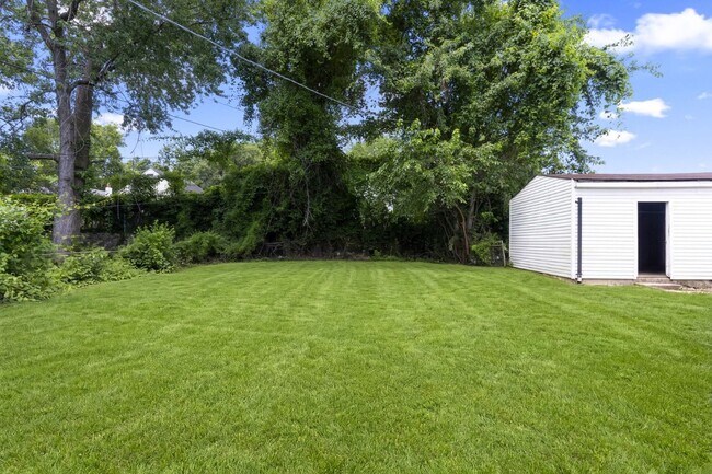Building Photo - 9835 Winkler Dr