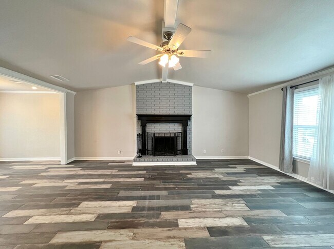 Building Photo - Tastefully updated 3/2/2 in Benbrook For Rent!
