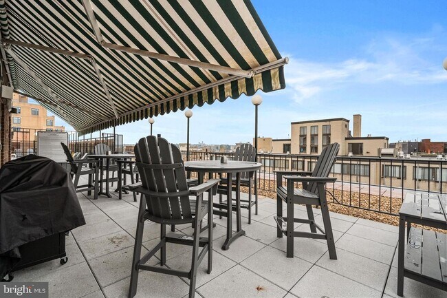 Building Photo - 1420 N St NW