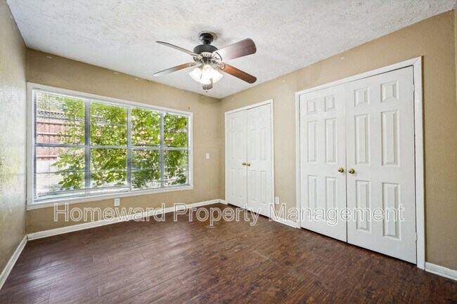 Building Photo - 904 W Hickory St