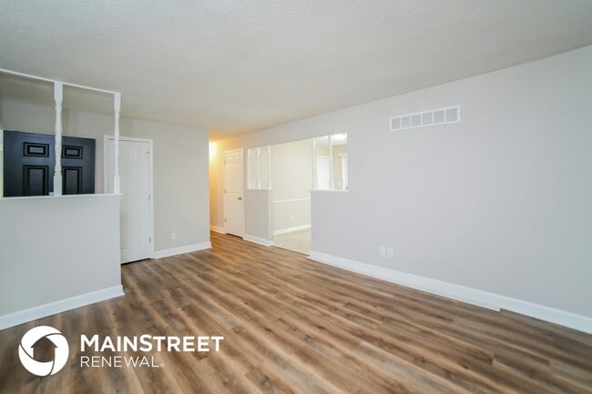 Building Photo - 409 N E Sharon St