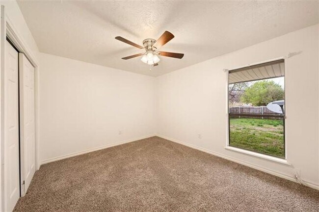 Building Photo - Lovely Eastside Home