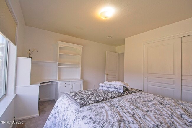 Building Photo - 1905 Lakeshore Dr