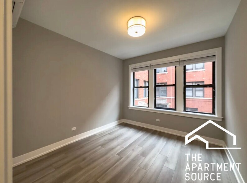 Building Photo - 3943 N Janssen Ave