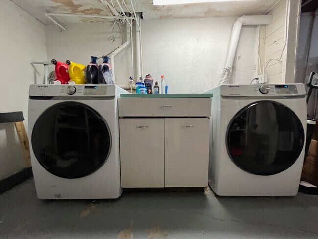 Building Photo - 933 Harrison St