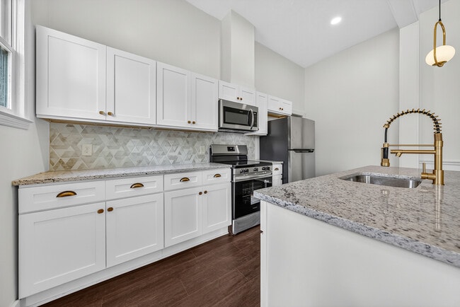 Building Photo - 2807 Beacon Ave