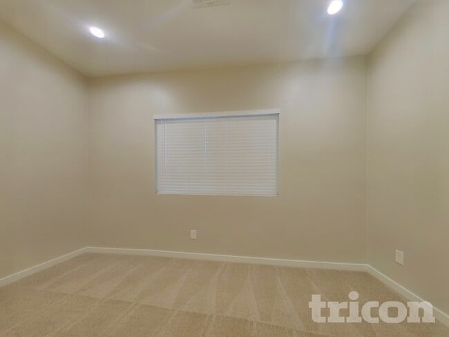 Building Photo - 109 E Mountain View Dr