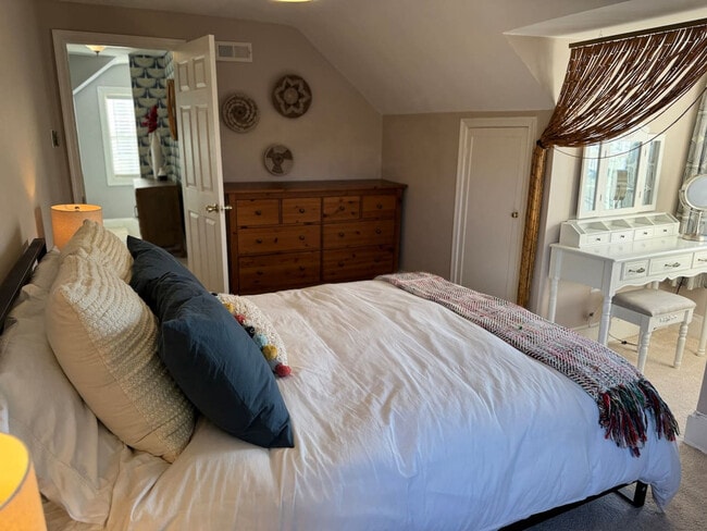 Building Photo - 10417 S Grant Ave