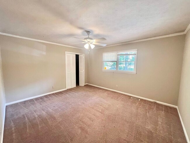 Building Photo - 300 Springdale Dr