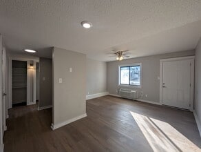 Building Photo - Newly Remodeled • 2/1 in Cave City!