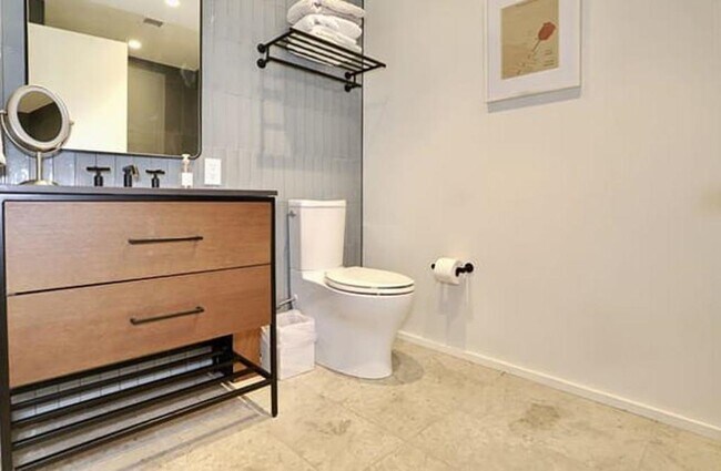 Building Photo - 1425 Hudson St