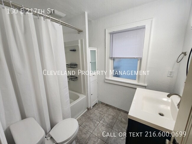 Building Photo - 130 E 217th St