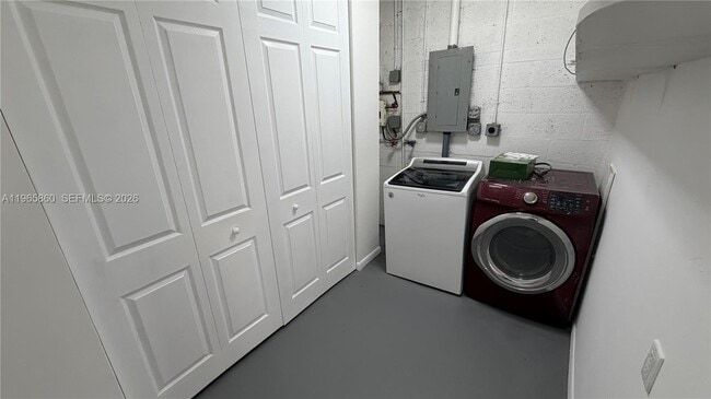 Building Photo - 6622 SW 148th Pl