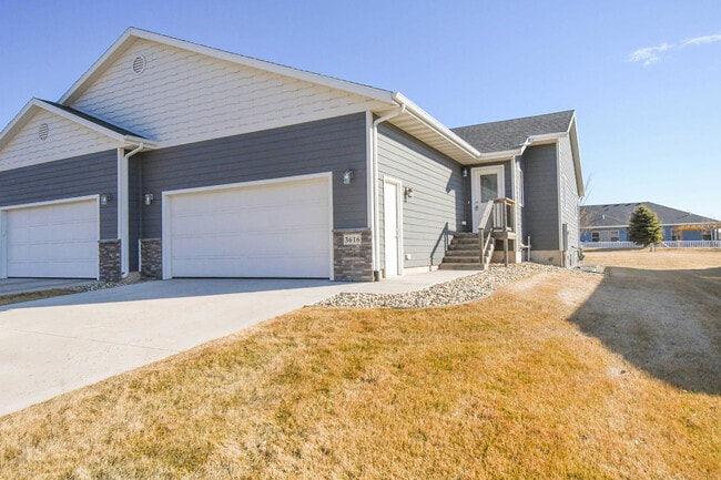 Building Photo - 3616 S Outfield Cir