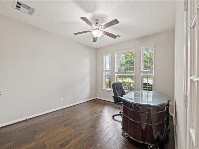 Building Photo - 1614 Mahan Dr
