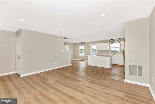 Building Photo - 38 Diopside Dr