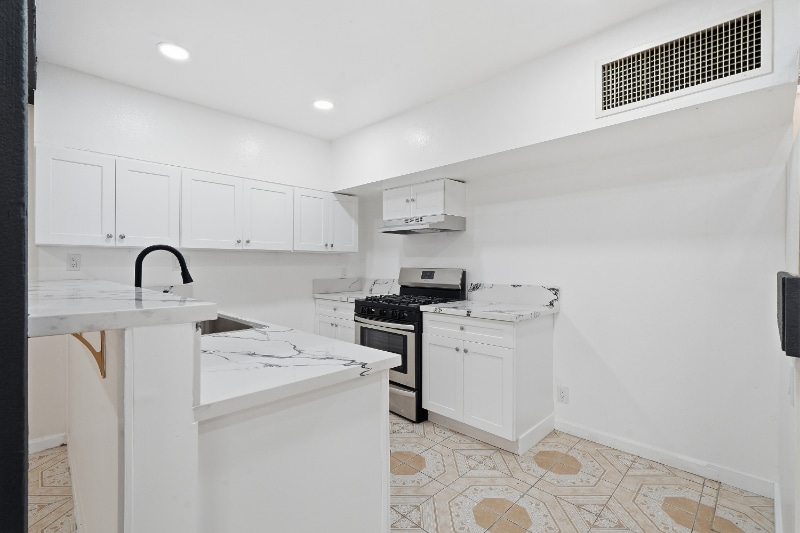 Building Photo - 7924 Woodman Ave