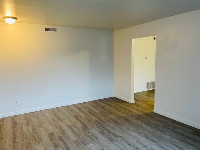 Building Photo - 459 E 2700 S