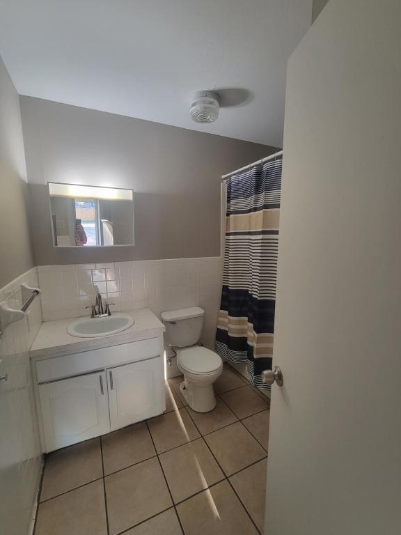 Building Photo - 1028 N Wells St